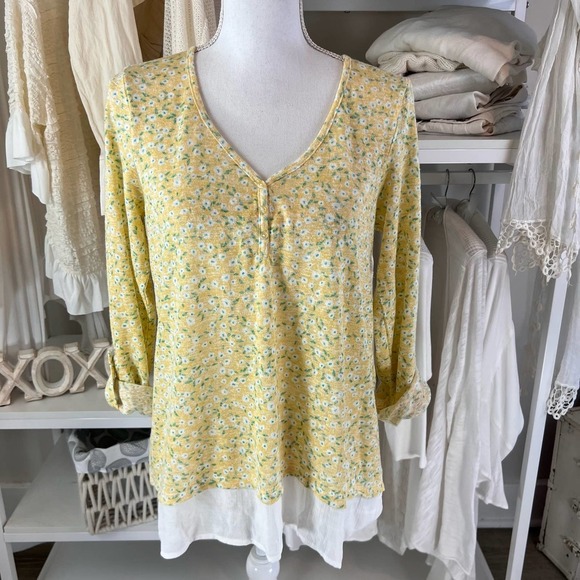 bobeau Tops - Bobeau size medium yellow ditsy print floral top, faux layers. Lightweight #1397